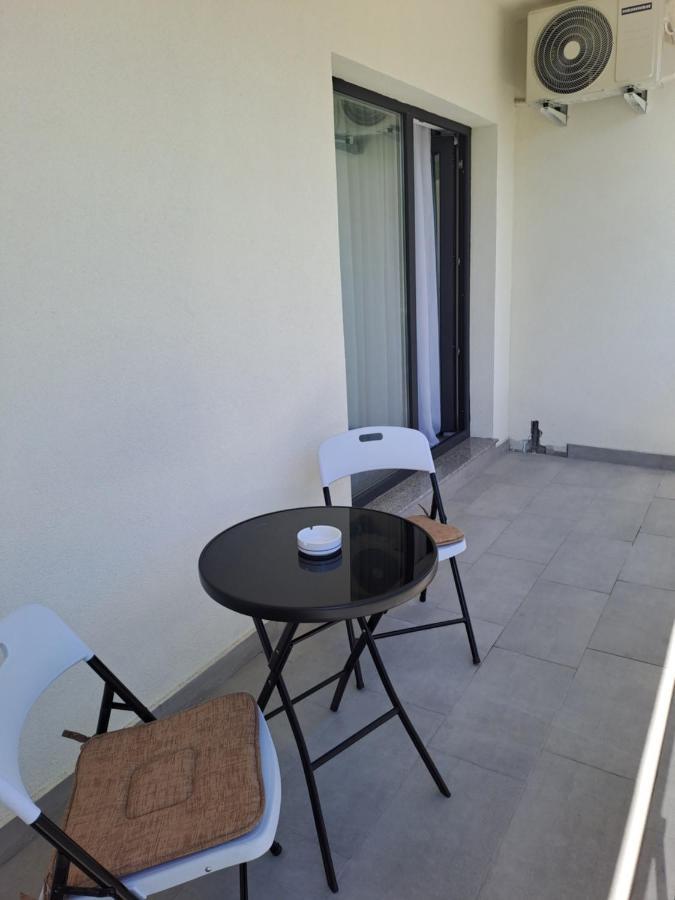 Apartment Julian's House Navodari
